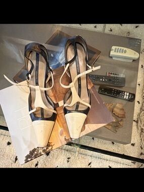 Gucci Black and Cream Leather Pointed Slingback Heels